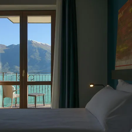 All'azzurro לימונה סול גרדה